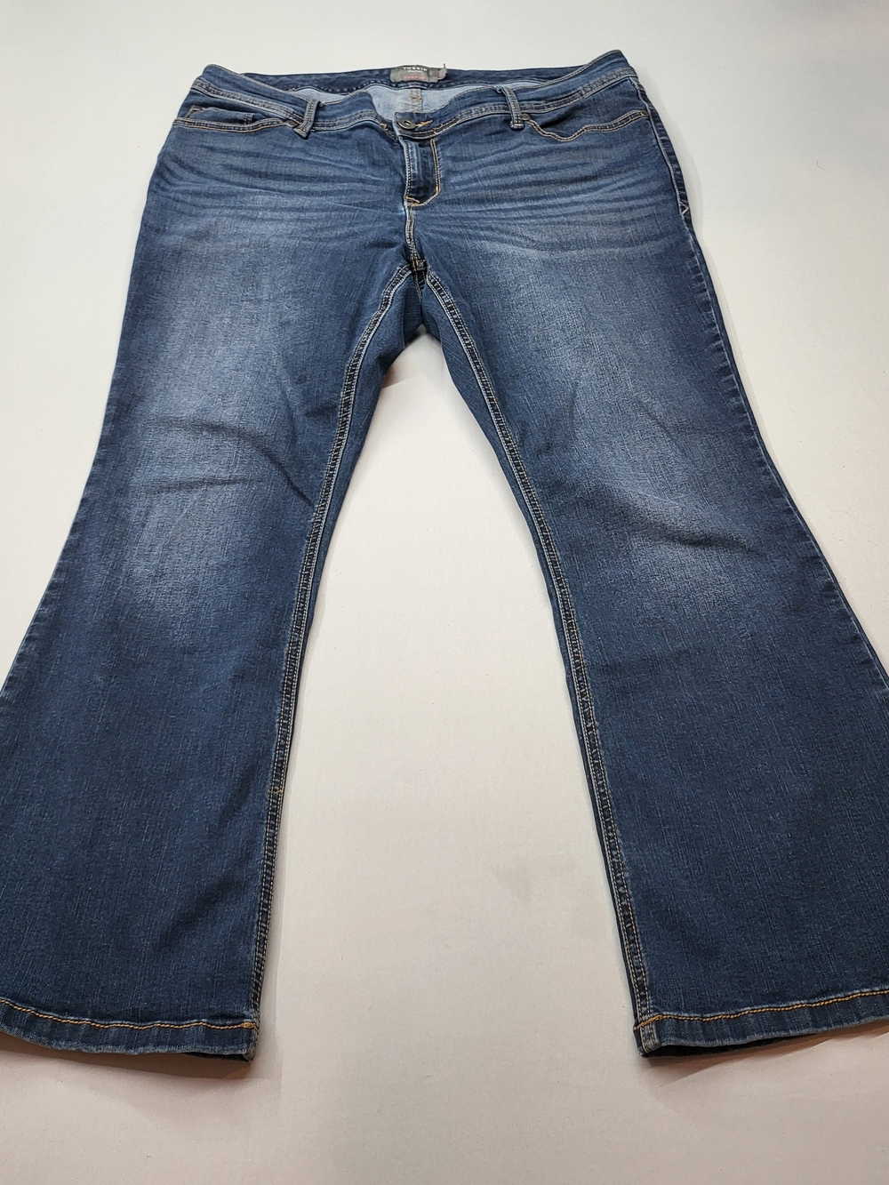 torrid Women's Bootcut Jeans in Medium Blue Wash